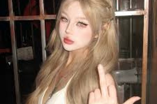 热搜压不住了！顶流男星下场开撕 女明星道歉后黑历史被扒