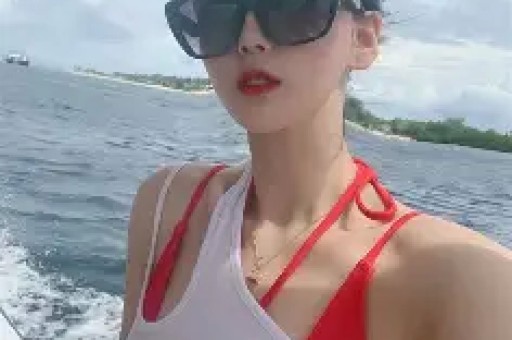 抖音排名第一的网红路子越来越野了