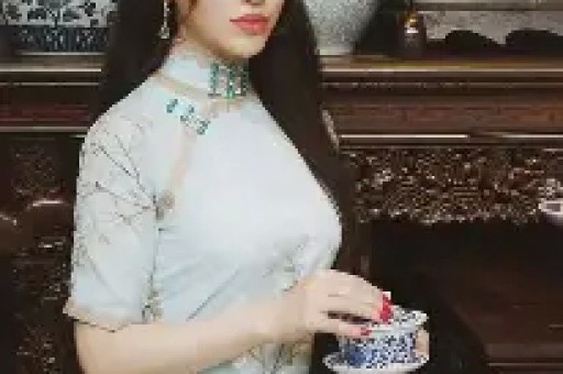 网红红毯无滤镜惊天反转：皮皮朱脸肿孙恩盛瘦成杆 全网热议撞脸原形毕露