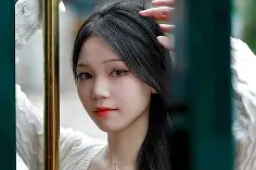 68岁天后现状：被母亲毁掉一生？终生未婚、没性没爱、流落街头？