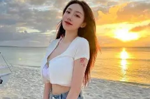 曝男明星KTV亲女网红